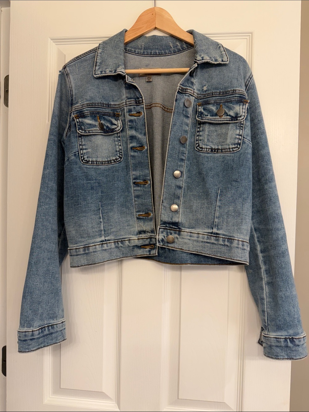 Kut from the Kloth Ada, Light Blue Denim crop stretch Jacket, new, never worn.